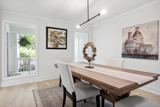 Pitch Lake, Roswell — the dining room