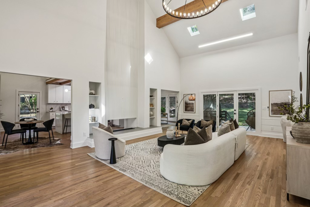Great room of a home represented by Kindle