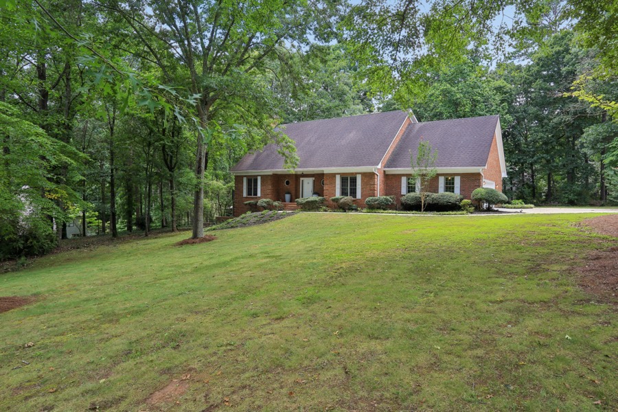 3410 Donegal Way, Snellville — Front exterior — driveway approach