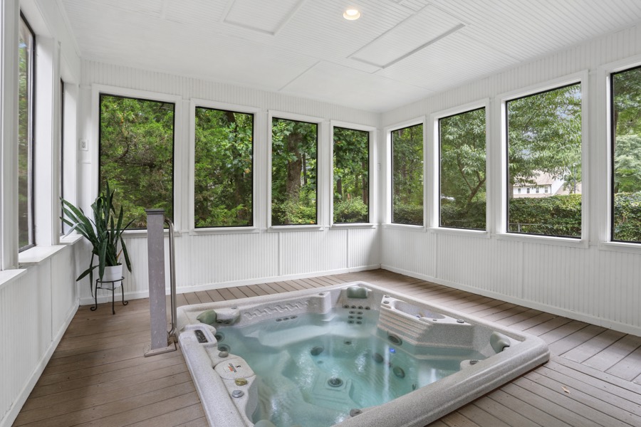3410 Donegal Way, Snellville — Screened jacuzzi room