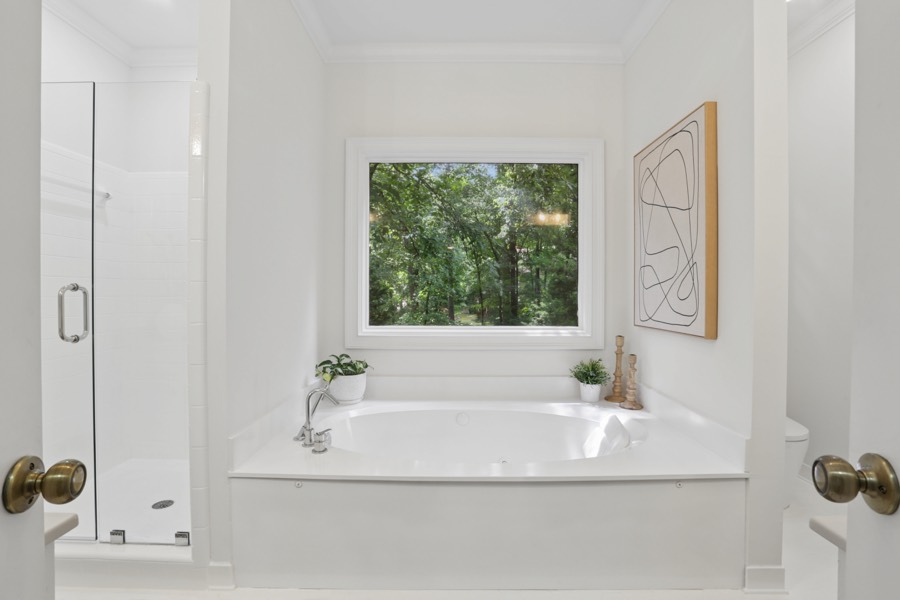 3410 Donegal Way, Snellville — Primary bathroom — tub