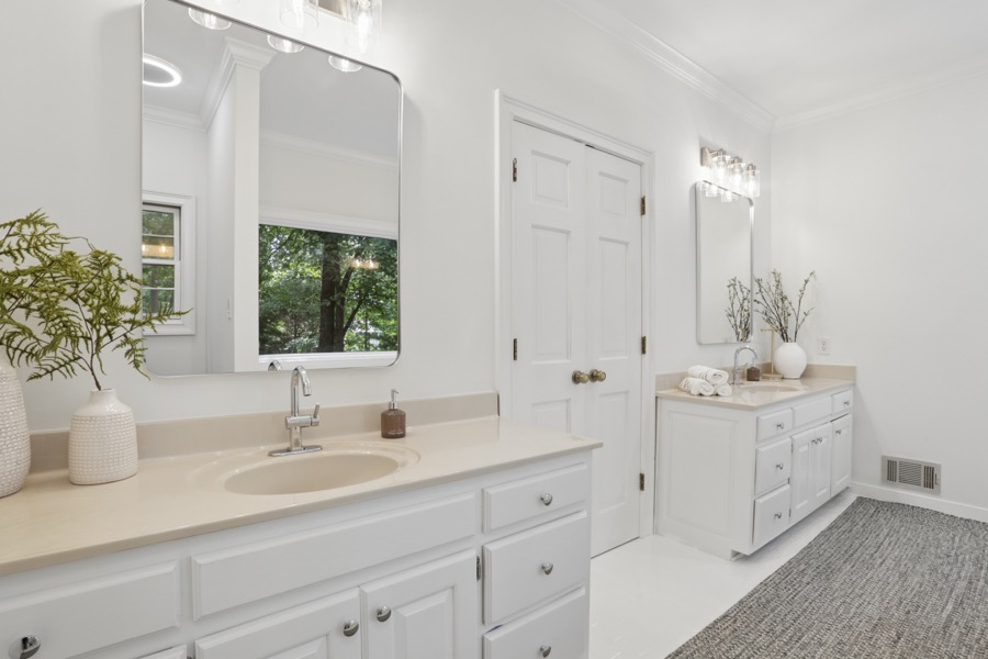 3410 Donegal Way, Snellville — Primary bathroom — vanities